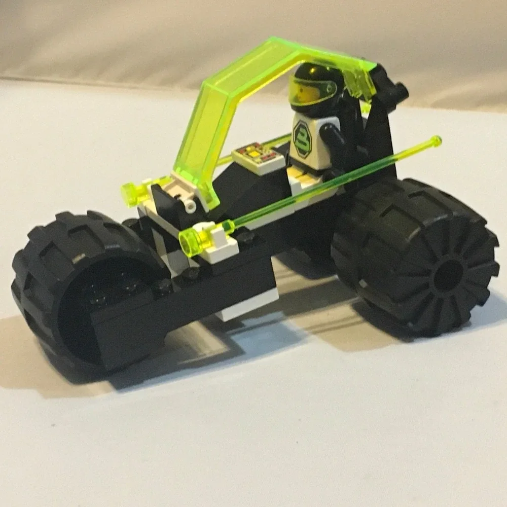 Space LEGO Blacktron II Tri-Wheeled Tyrax (6851)